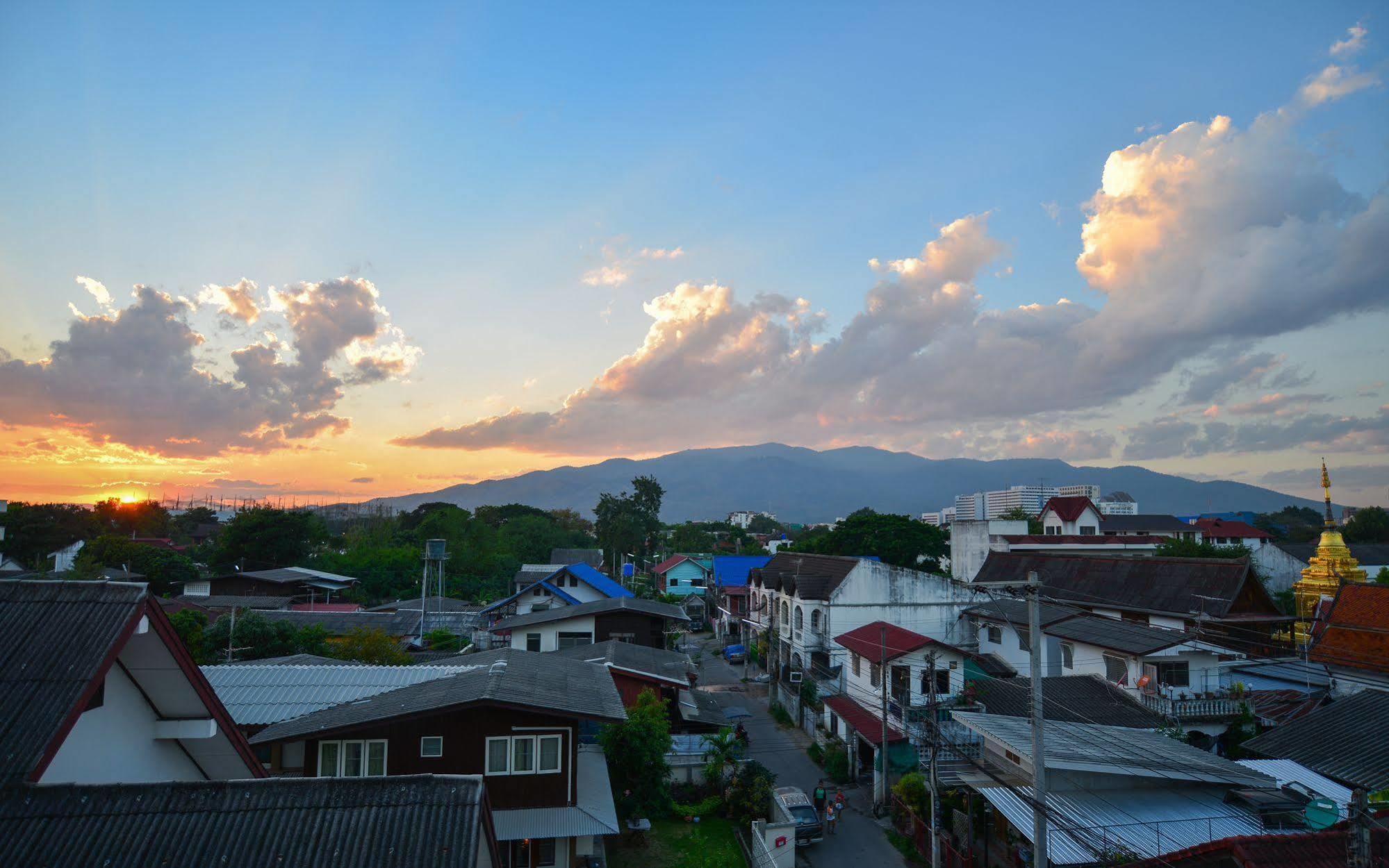 Cozy Inn Chiang Mai Esterno foto